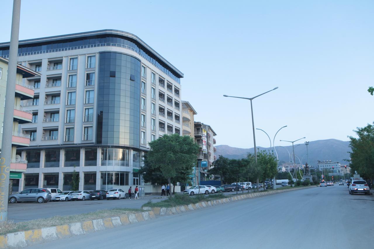 Mus Grand Hotel Exterior photo